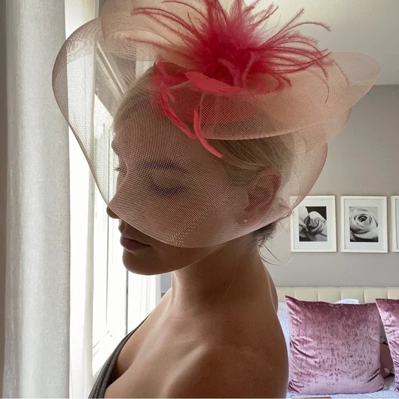 Elegant Pink Fascinator Hat - Picture 1 of 3